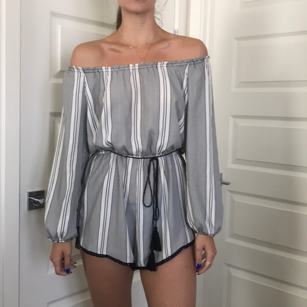 Ecote off the should romper hardly worn!